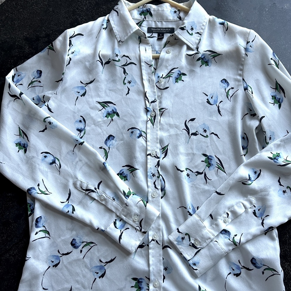 Banana Republic Blouse - Size Small